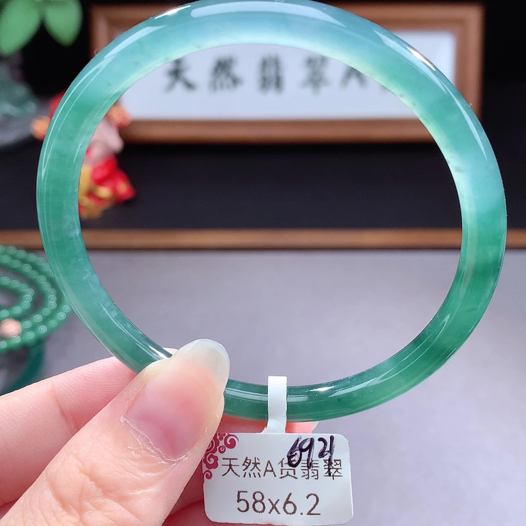 未镶嵌手镯（圆镯）翡翠
