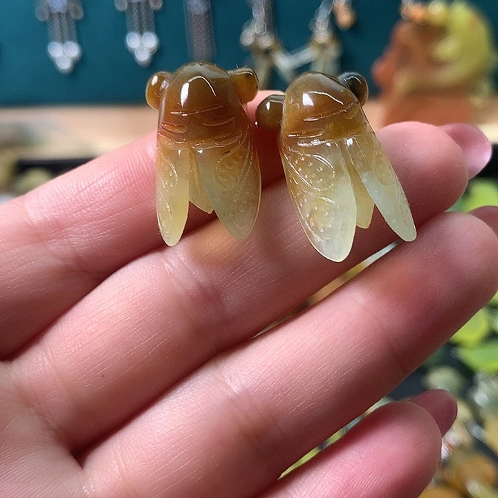 蛇纹石玉未镶嵌耳饰