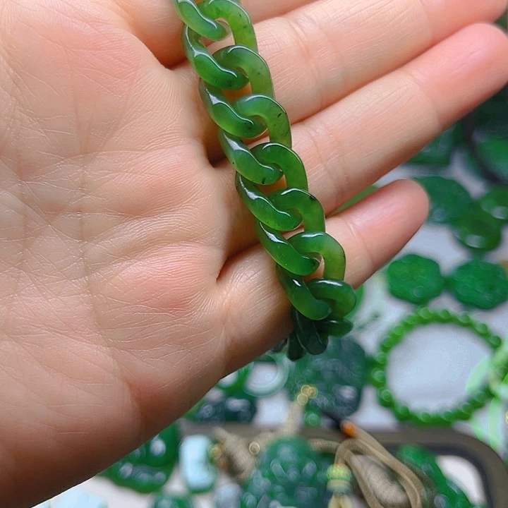 颈饰未镶嵌和田玉（糖玉）相**缘