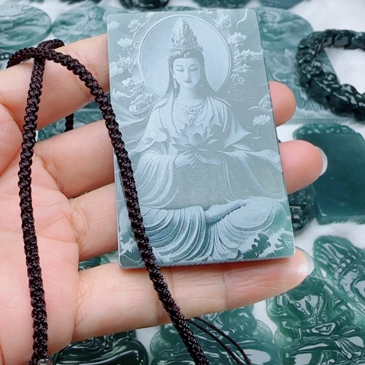 凉***梦翡翠未镶嵌颈饰多样性发货天然的A货翡翠