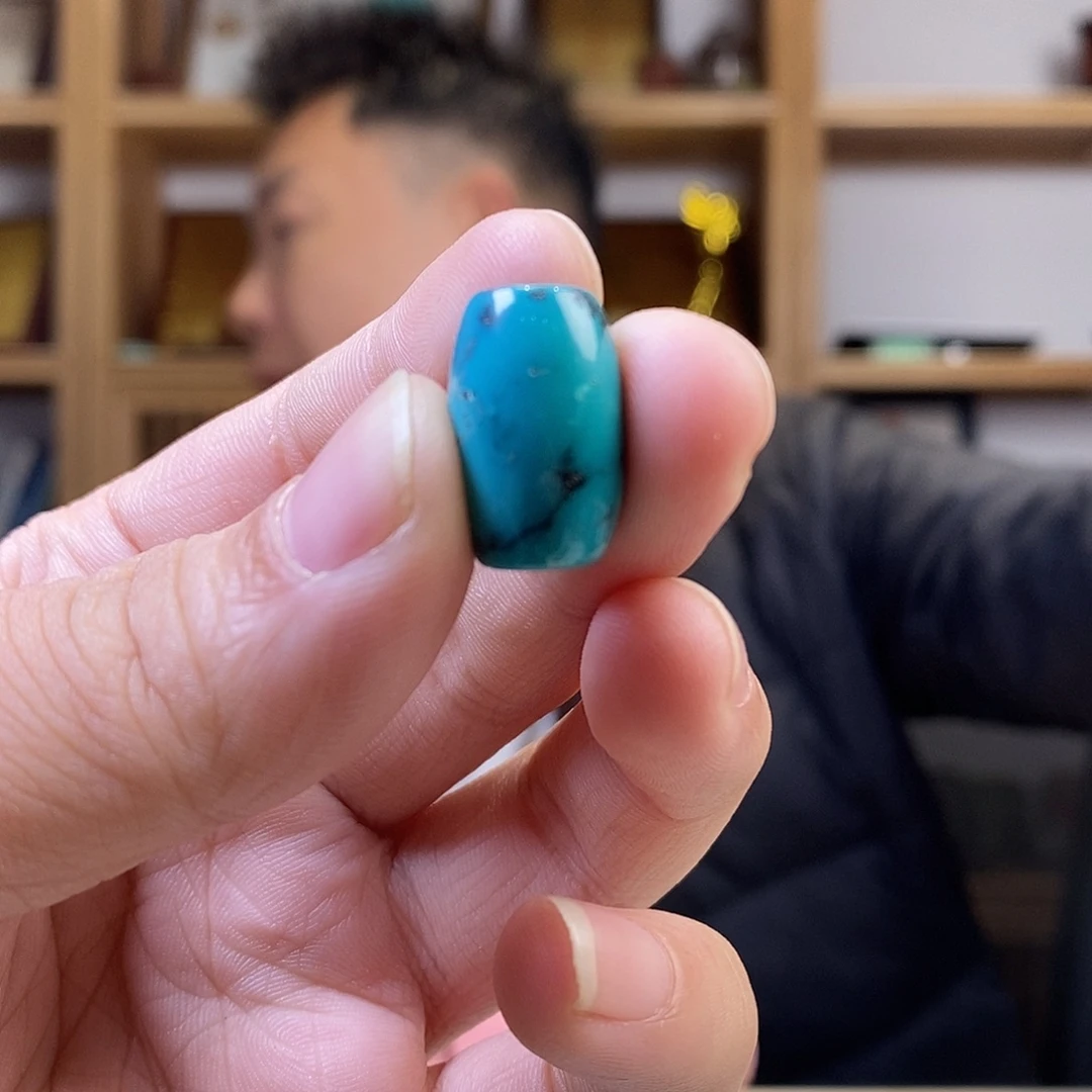 鹏***远绿松石未镶嵌桶珠