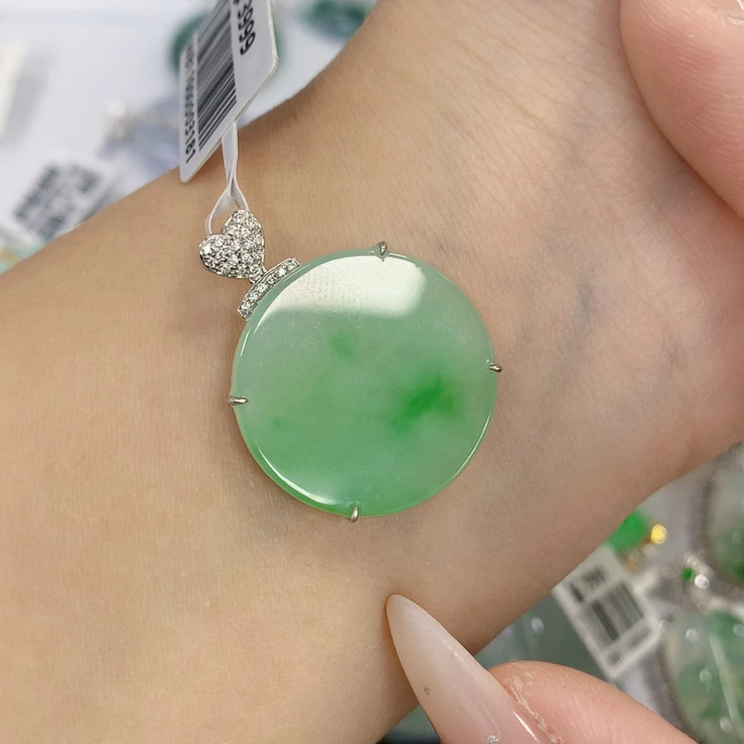 【闪购商品】颈饰18K金镶嵌翡翠