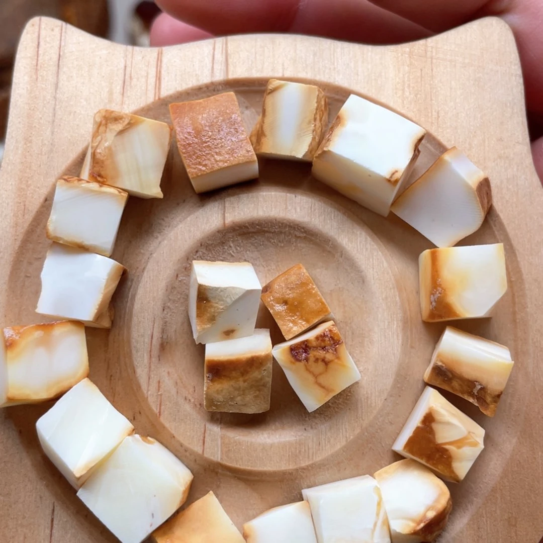 定制琥珀未镶嵌原石