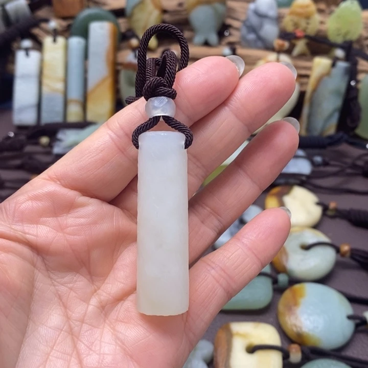 蛇纹石玉未镶嵌颈饰