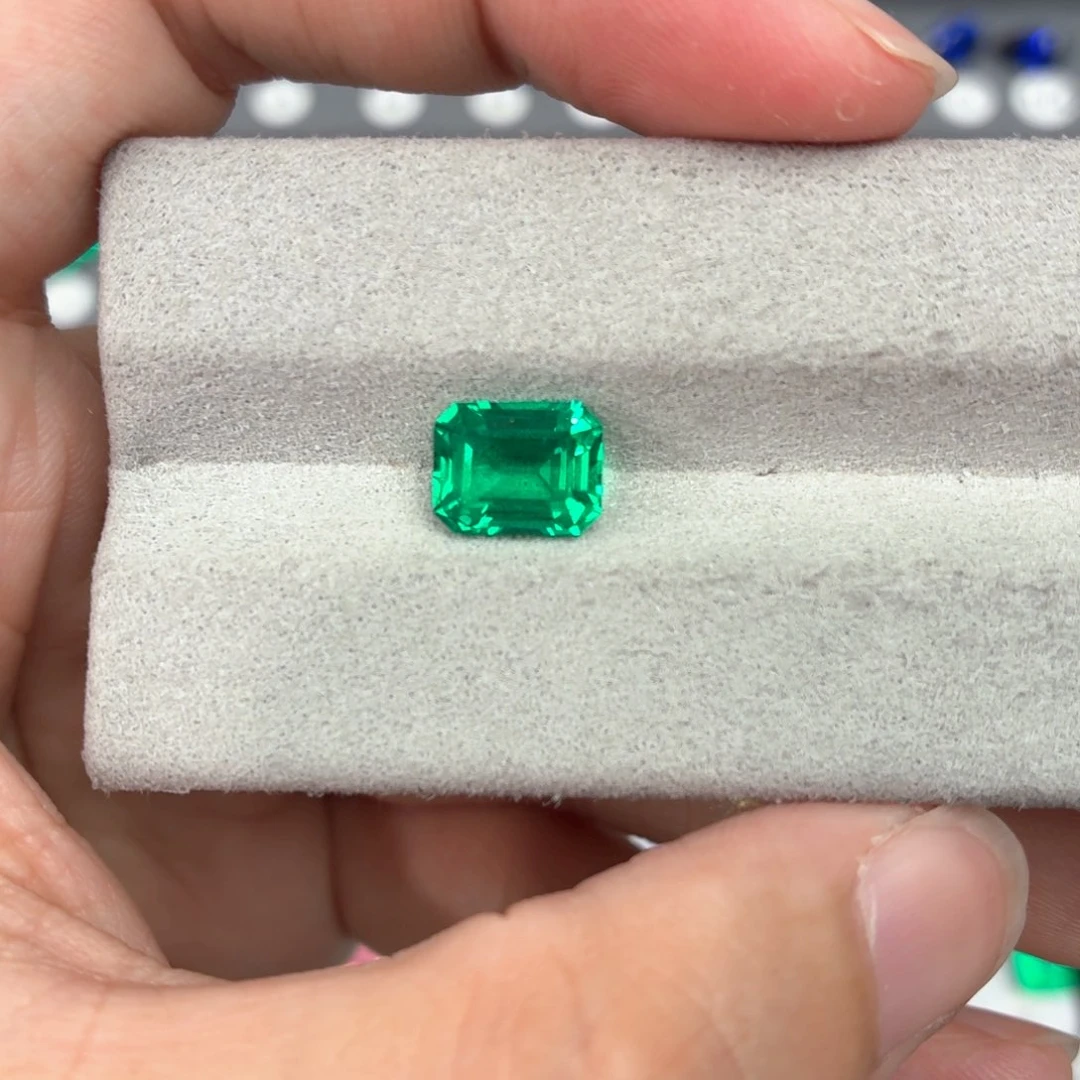 合成（培育）祖母绿裸石未镶嵌落***生2.3ct