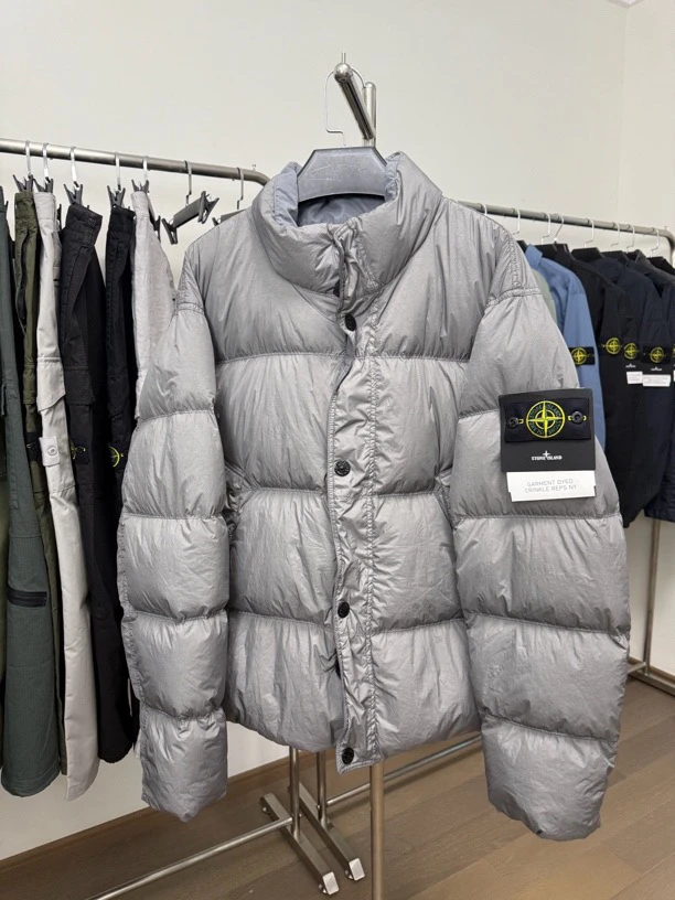 全新Stone island石头岛 25FW 褶皱再生尼龙立领羽绒服 银灰色