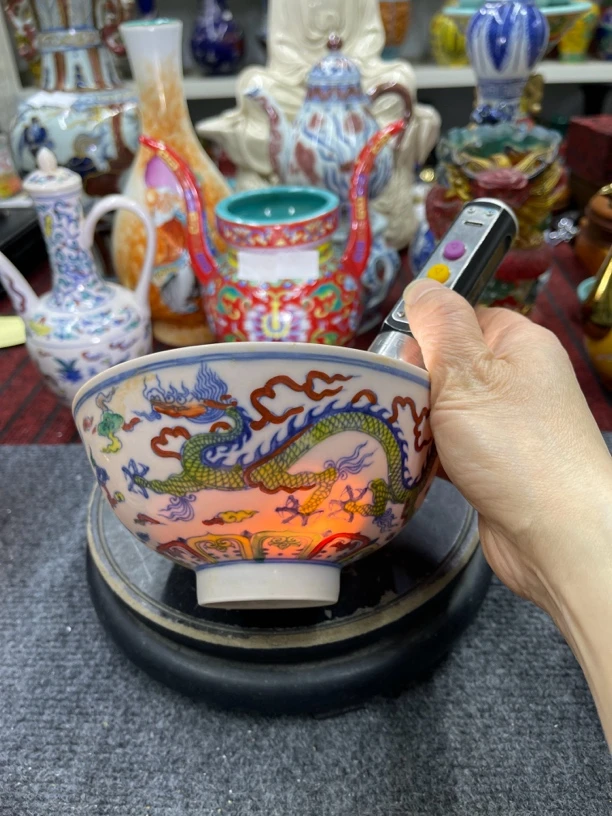 斗彩红胎姹紫双龙碗饭碗摆件