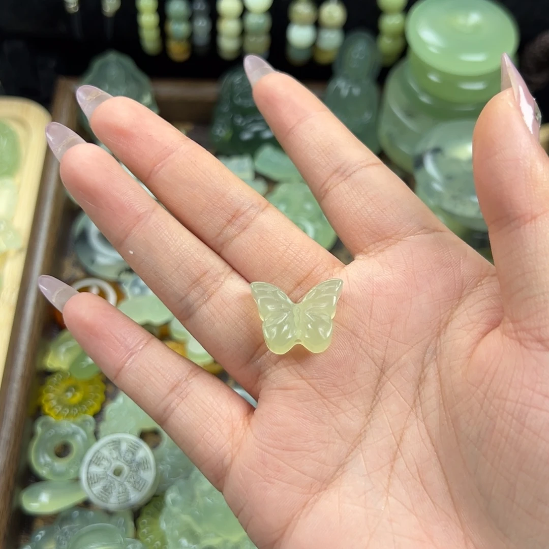小***礼蛇纹石玉未镶嵌颈饰