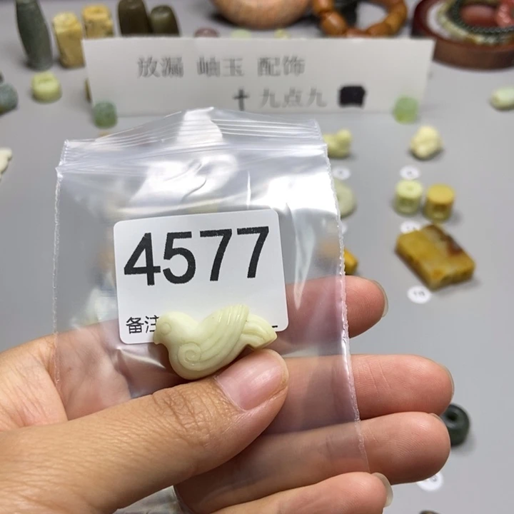****阿未镶嵌蛇纹石玉颈饰