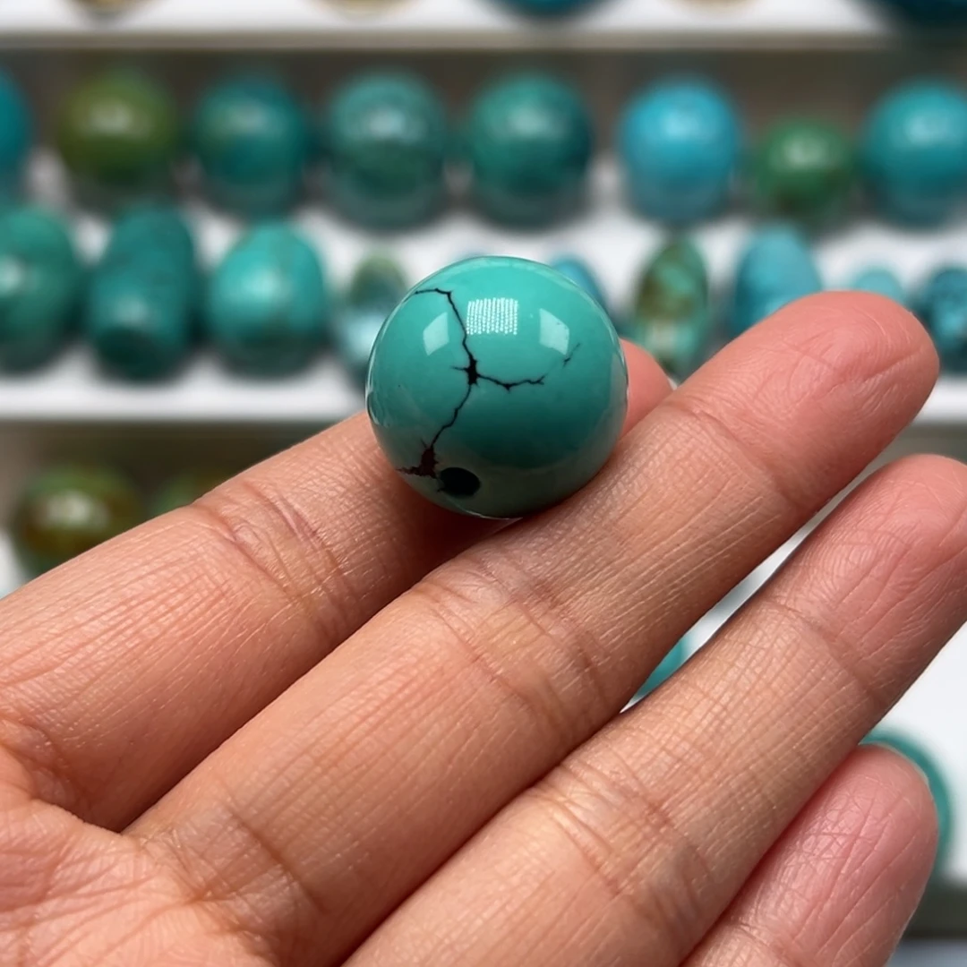 马***手绿松石未镶嵌珠宝奇石