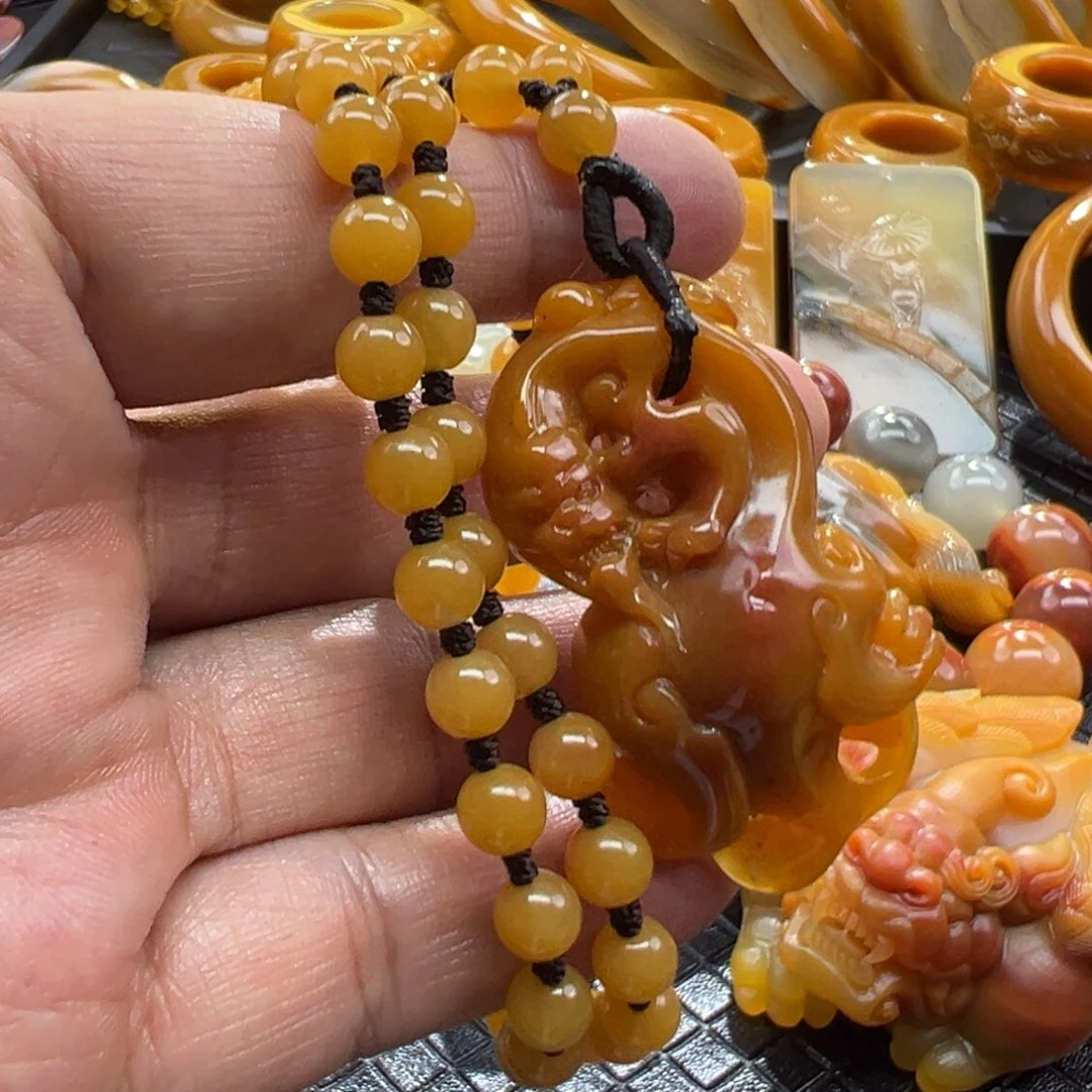 石英质玉未镶嵌颈饰