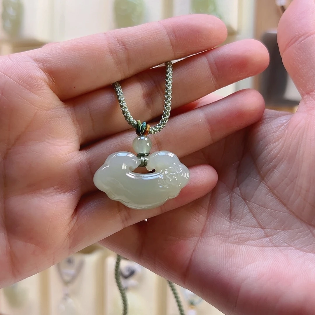 希***天和田玉未镶嵌颈饰