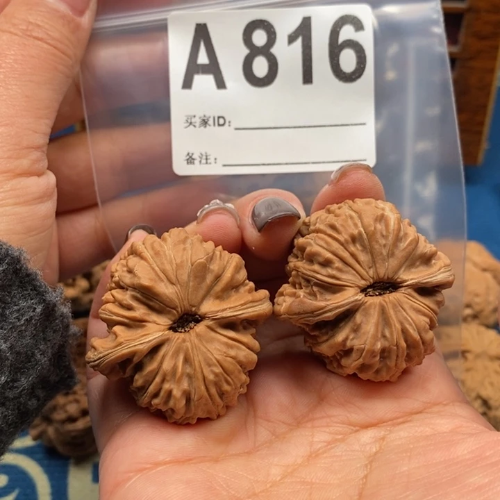 文玩核桃吊坠阳****马楼微瑕精配39-39 ！A816