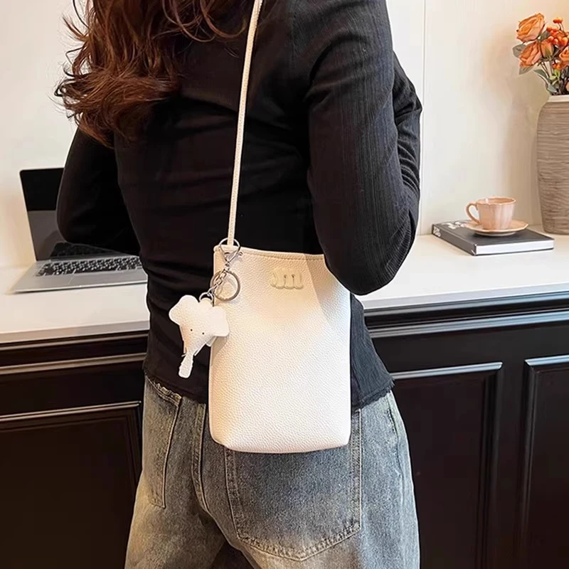 2025新款建议便携款手机包防盗扣式轻奢大象见外包装肩包桶包纯色