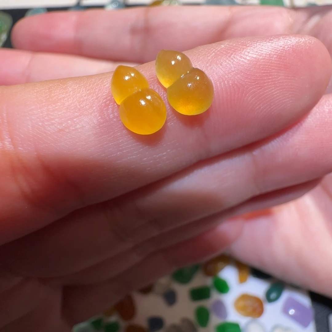 定制翡翠未镶嵌高冰黄翡一对葫芦