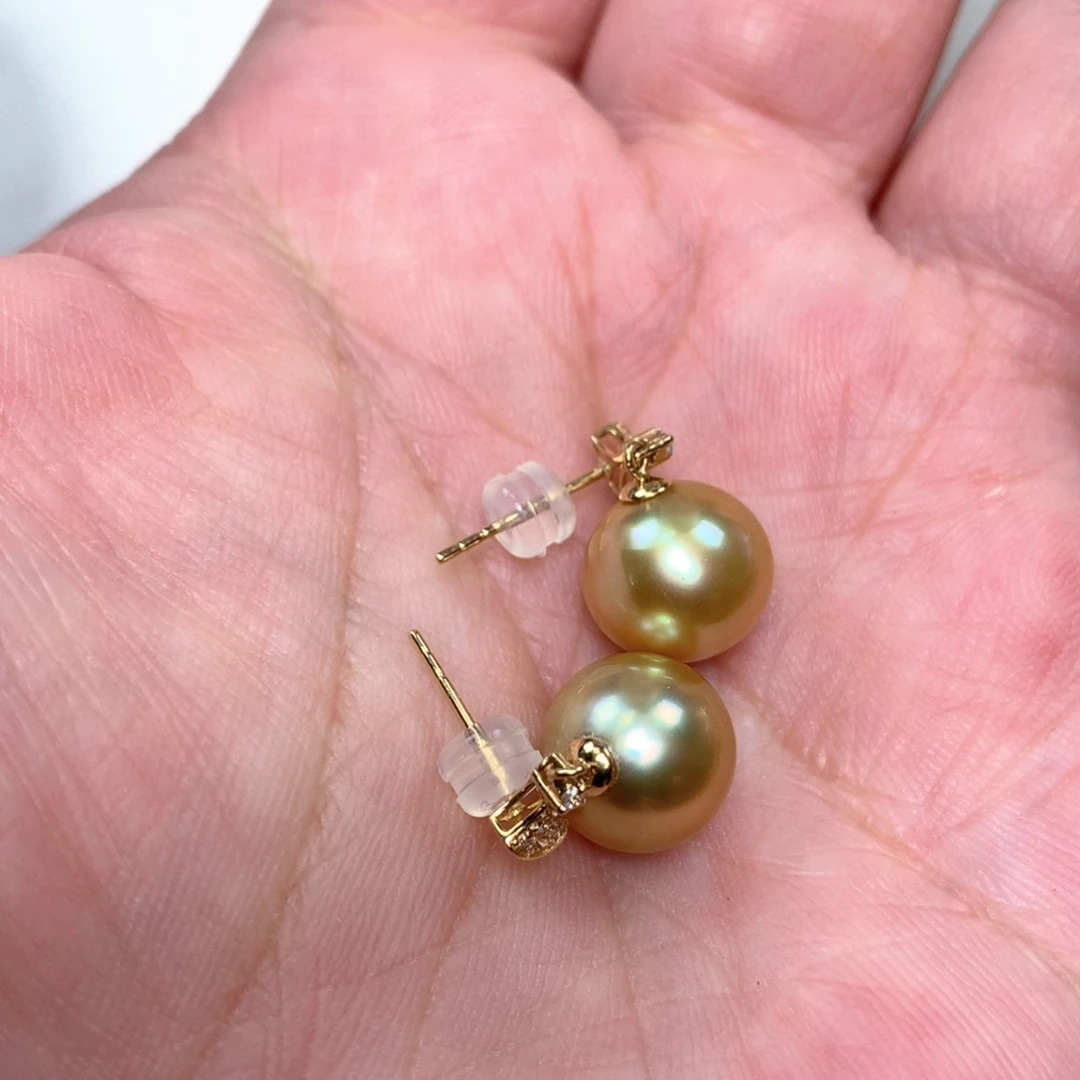 18K金镶嵌海水珍珠耳饰