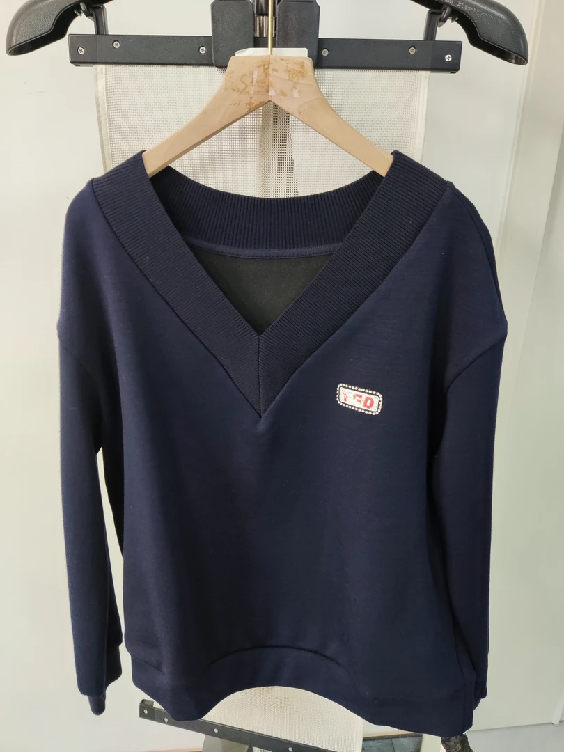 3295-长袖修身型宽松型V领女卫衣休闲时尚上衣