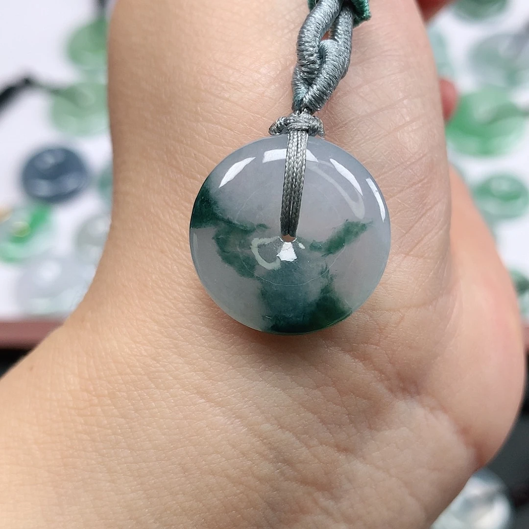 翡翠颈饰未镶嵌平安