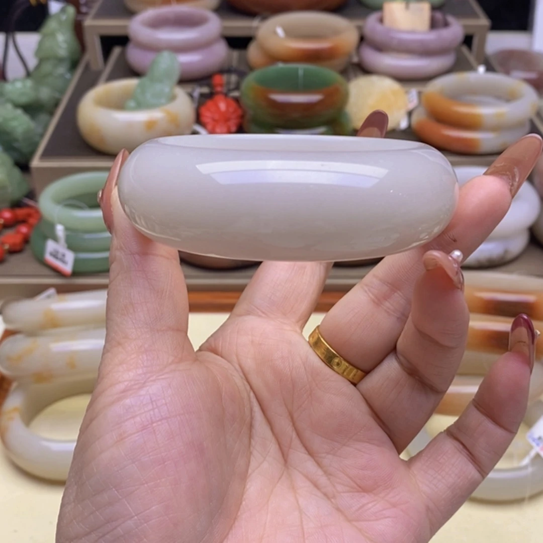 【闪购商品】石英质玉手镯未镶嵌春*