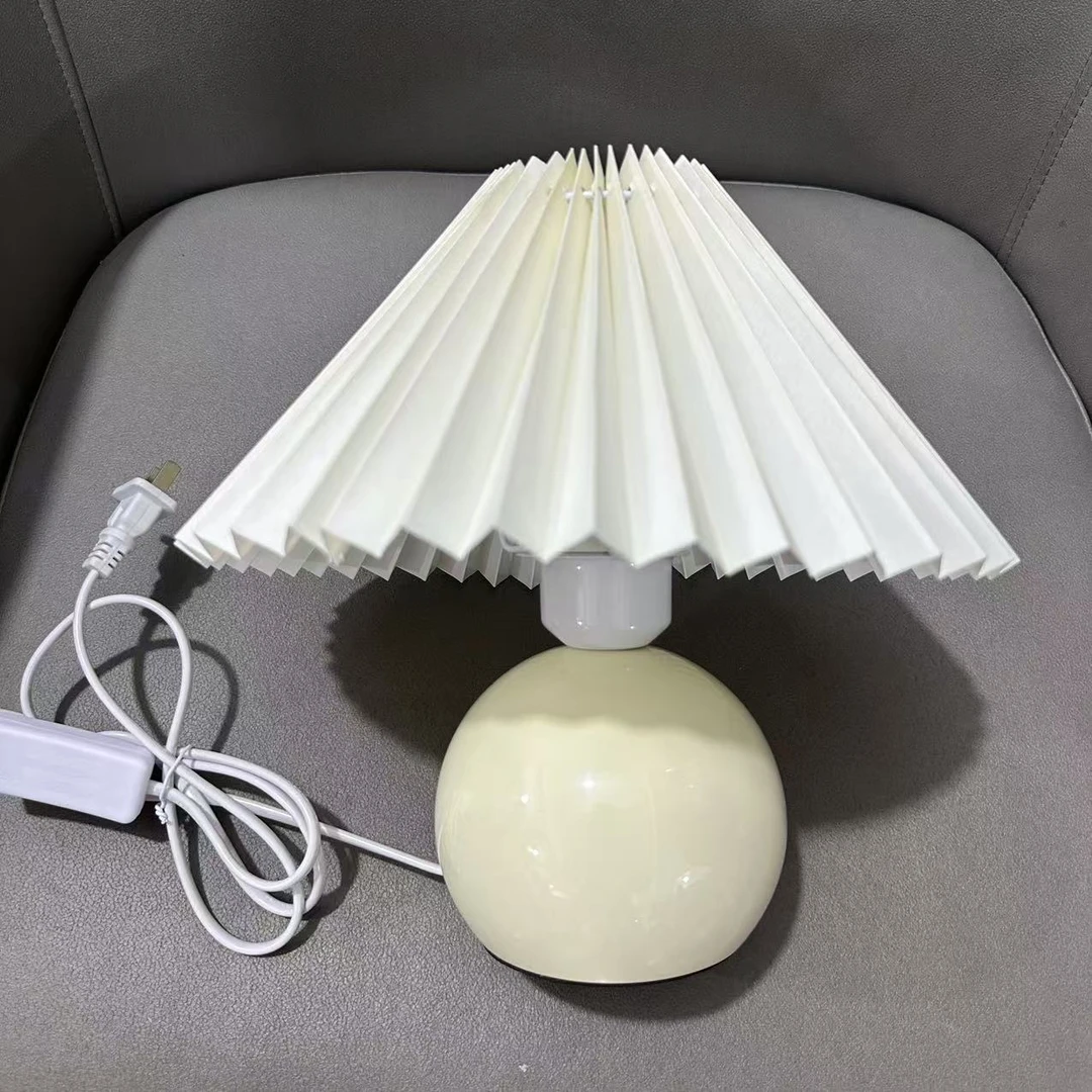 M821台灯网红北欧ins风少女温馨小夜灯高端百褶卧室床头灯台灯