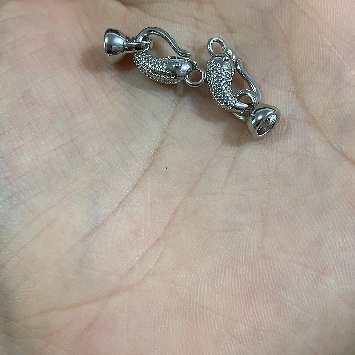 4个银色小鱼扣头配饰