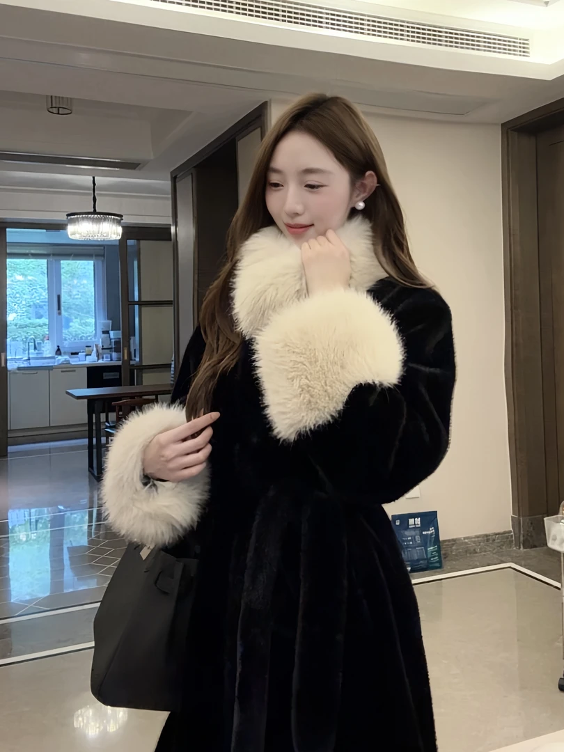 网红秋冬气质常规款修身型保暖轻奢欧貂外套设计师中长款(有腰带)