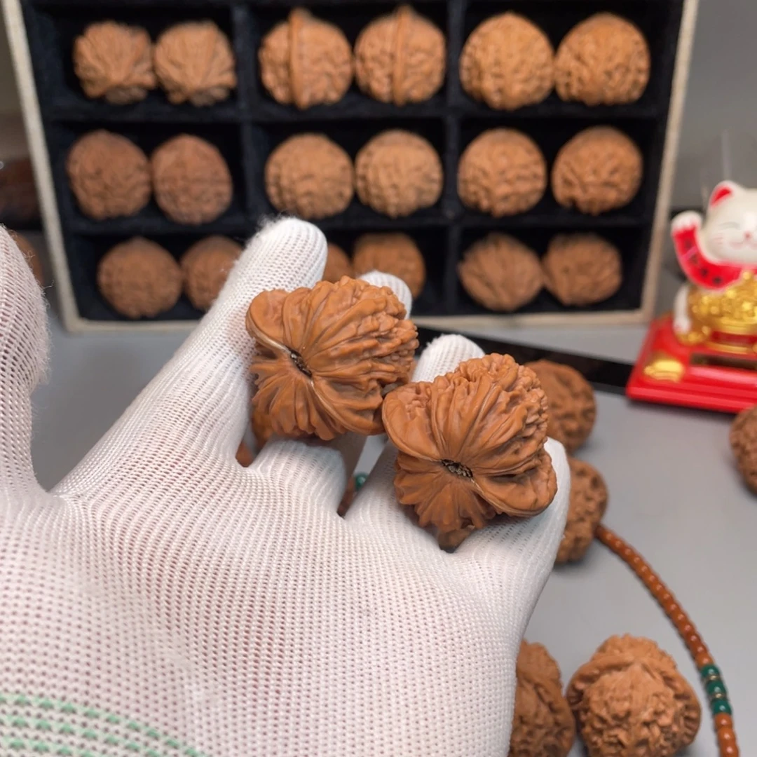 L***-文玩核桃吊坠山地楼