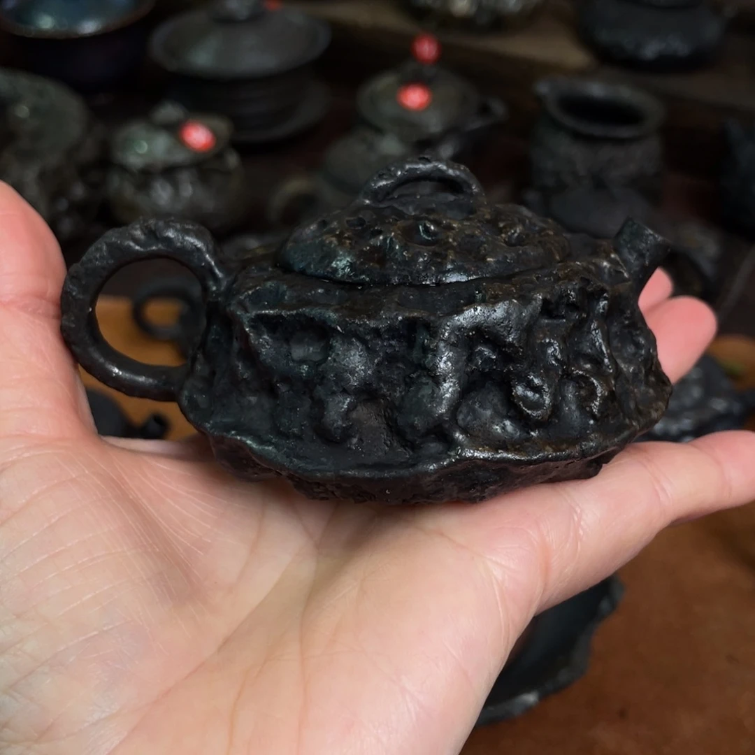 壶手捏黑金彩侘寂风柴烧壶