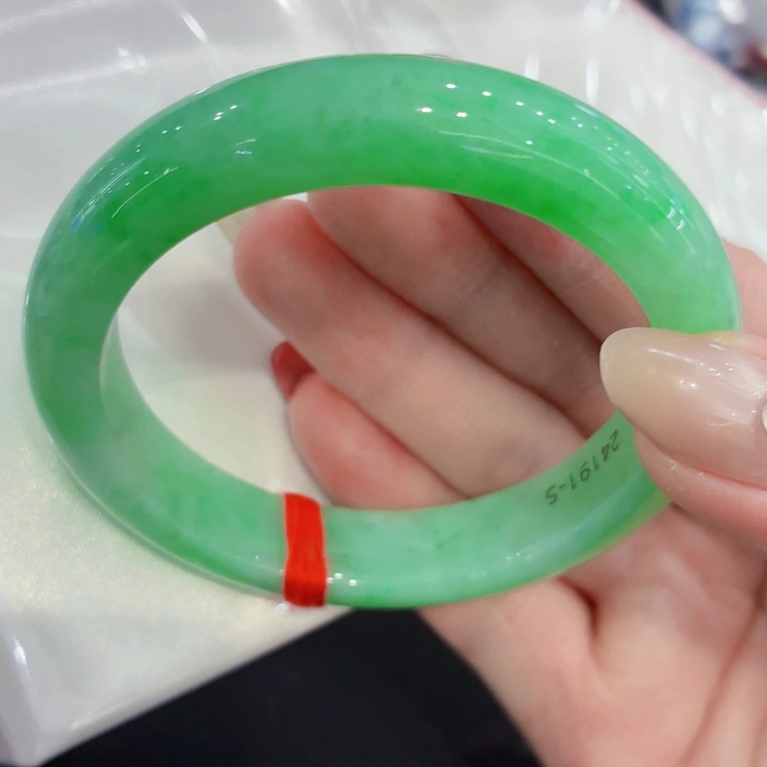 翡翠未镶嵌手镯翡翠55-56圈口（强推）