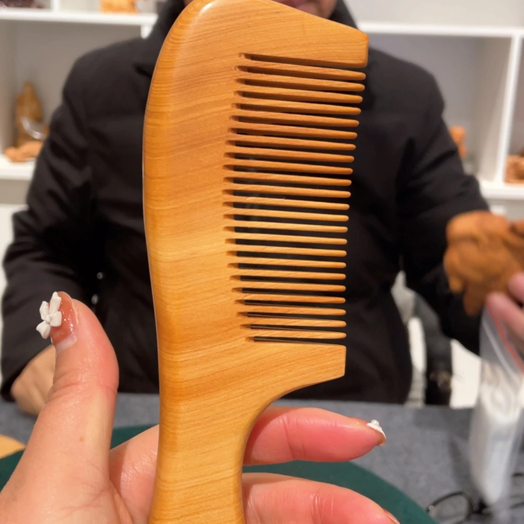 【闪购商品】柏木（崖柏）一****由梳子