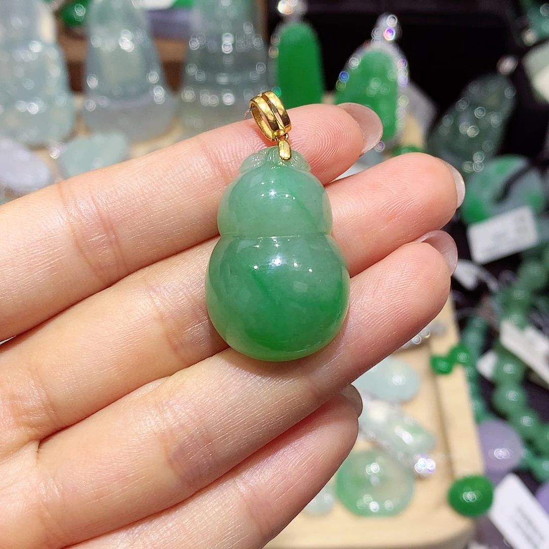 颈饰18K金镶嵌翡翠葫芦