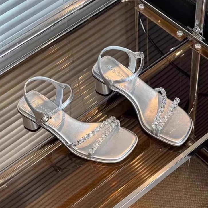 2025女款时尚百搭休闲凉鞋*SDF034