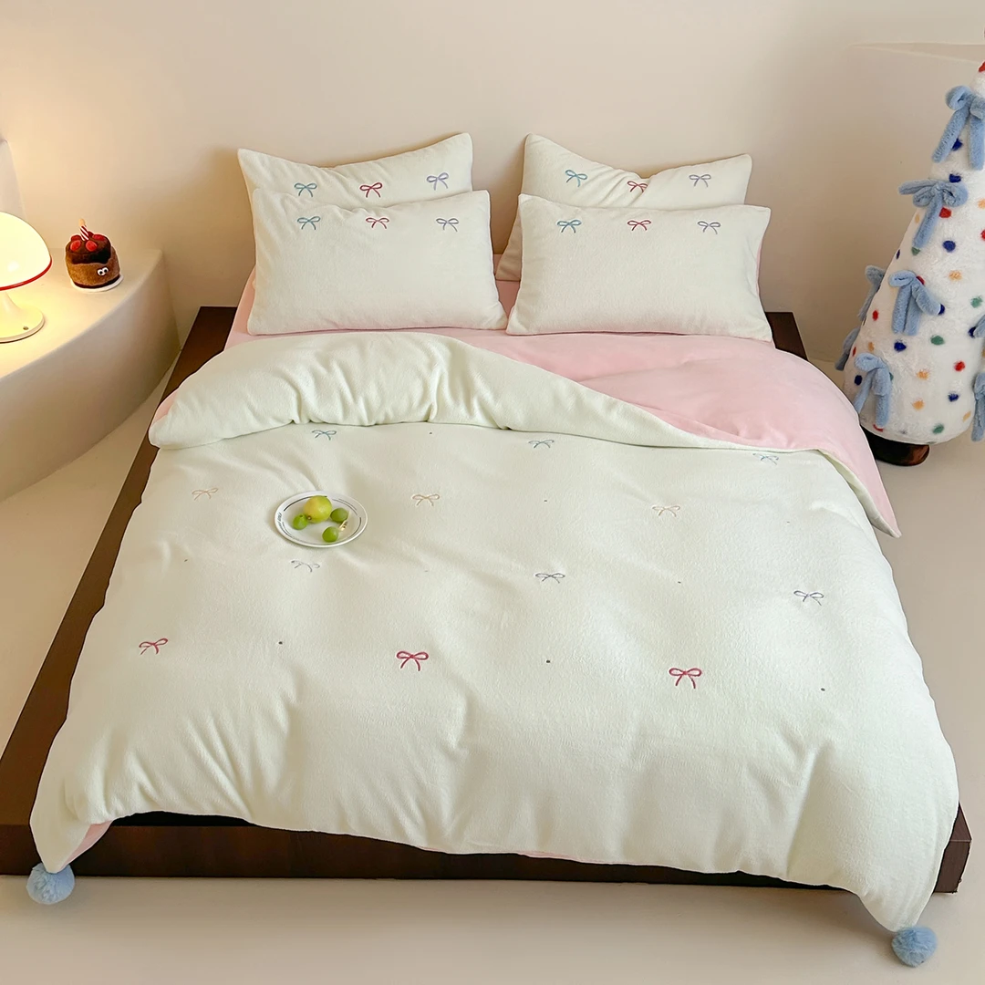 蝴蝶结冬季加厚牛奶绒四件套保暖少女刺绣珊瑚绒被套床品白粉色