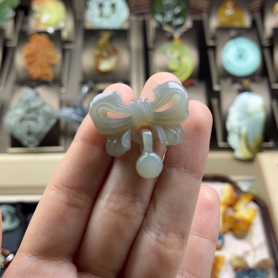 未镶嵌蛇纹石玉颈饰