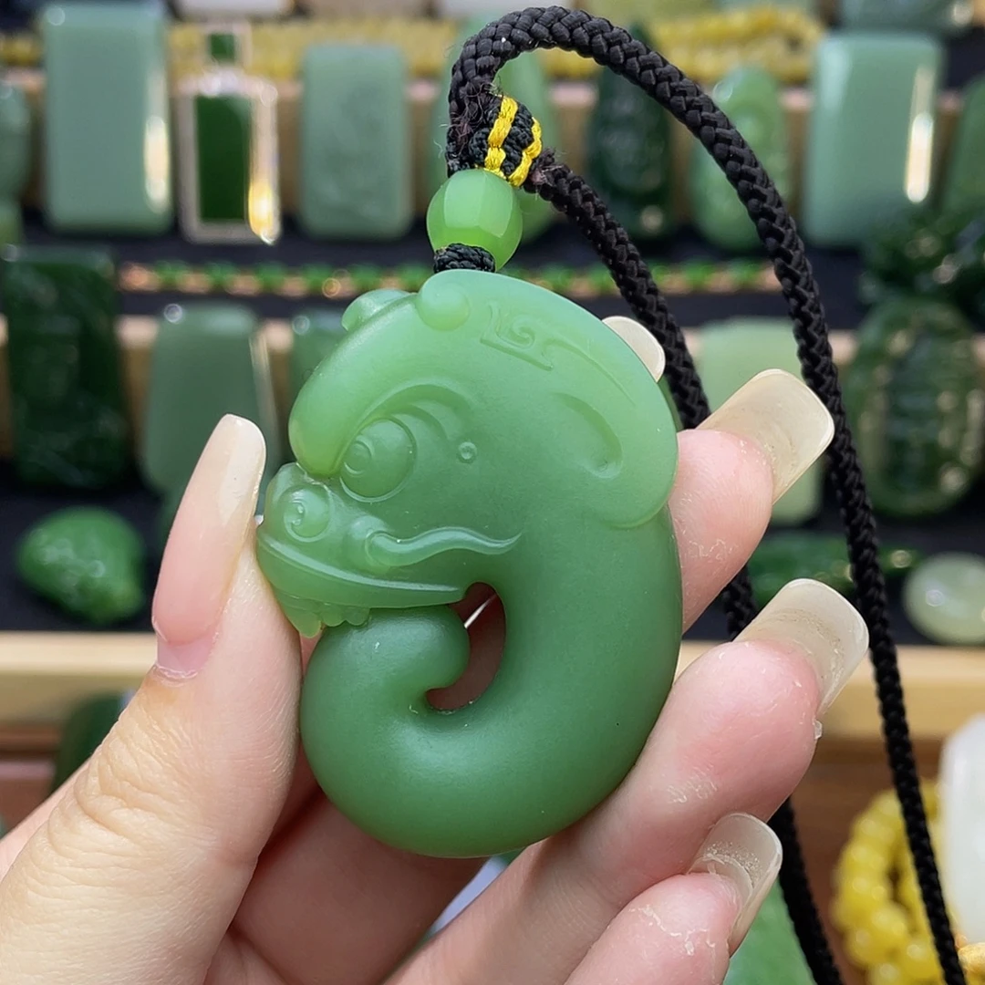 和田玉未镶嵌颈饰粉绿·玉猪龙