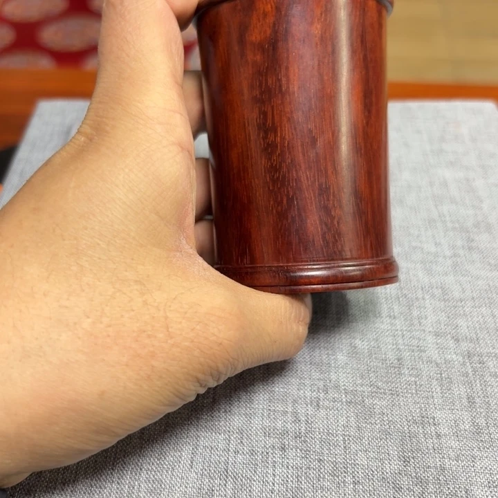 s***t小叶紫檀紫檀笔筒一个