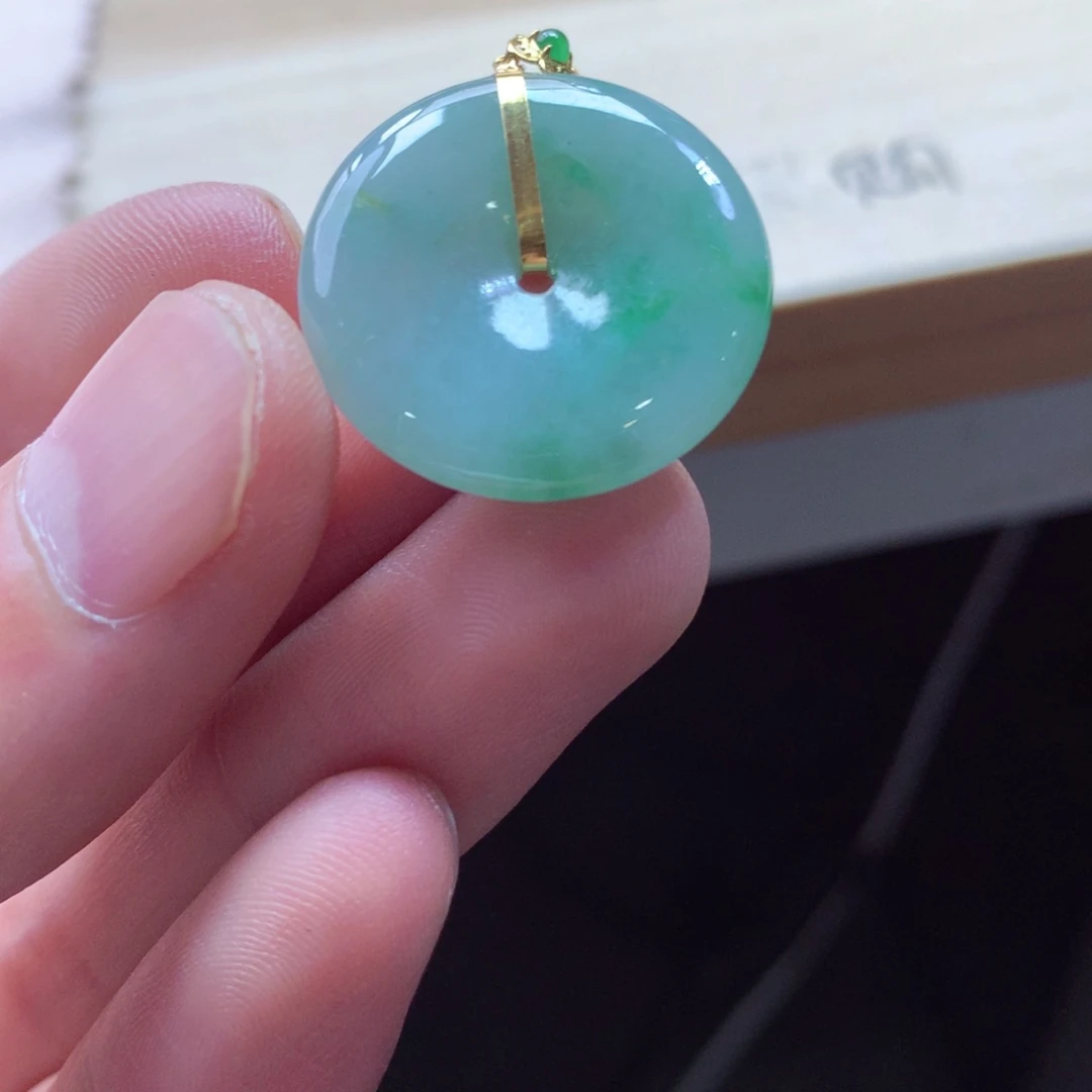 翡翠颈饰18K金镶嵌吊坠