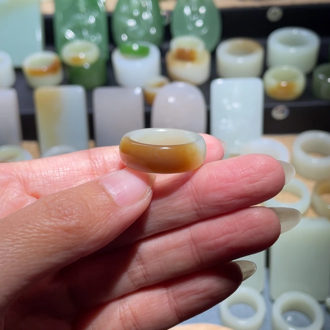 和田玉未镶嵌戒指