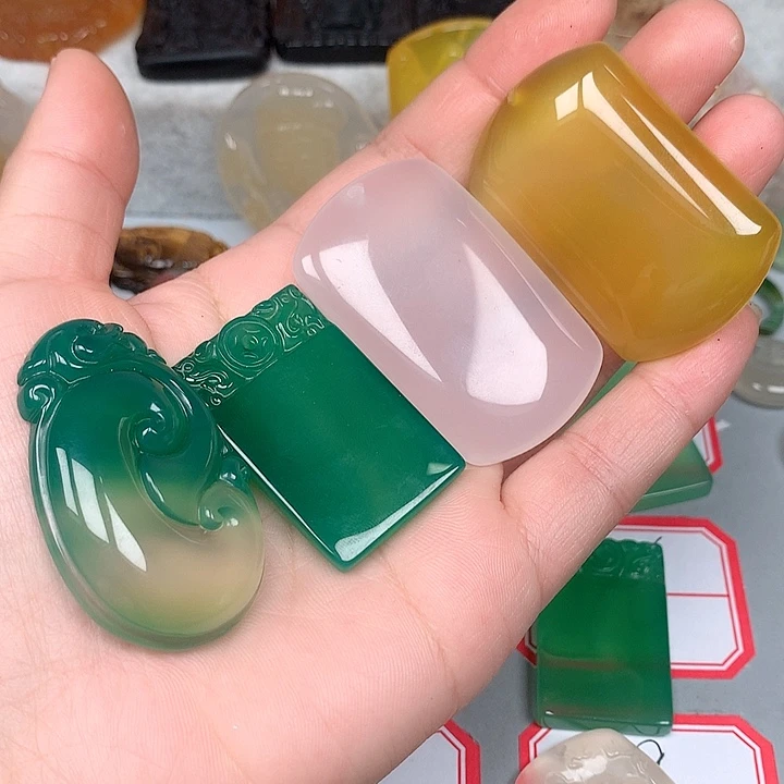 黄***哥玛瑙/玉髓颈饰未镶嵌