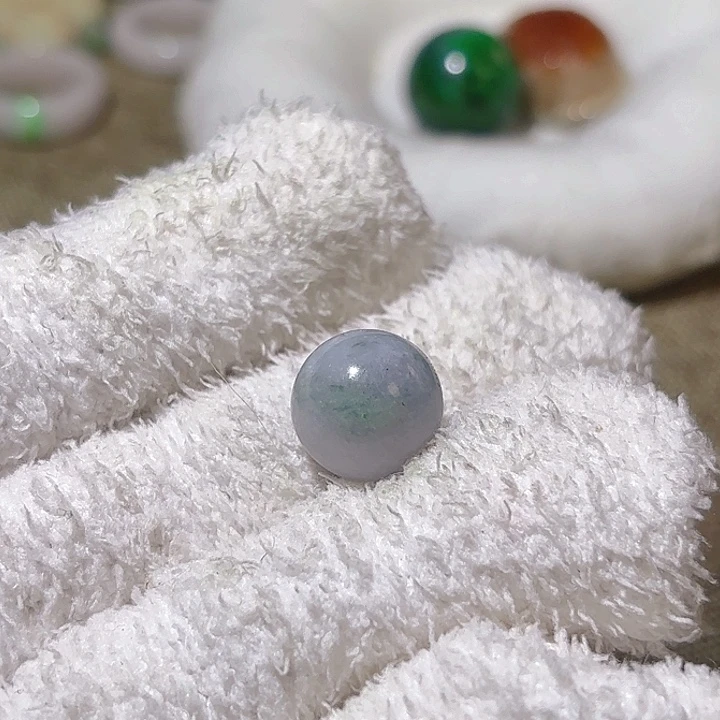 翡翠未镶嵌颈饰卡13，紫绿一些些