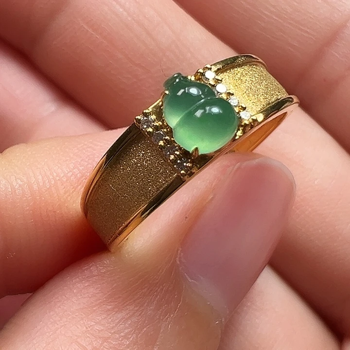 翡翠18K金镶嵌颈饰戒指