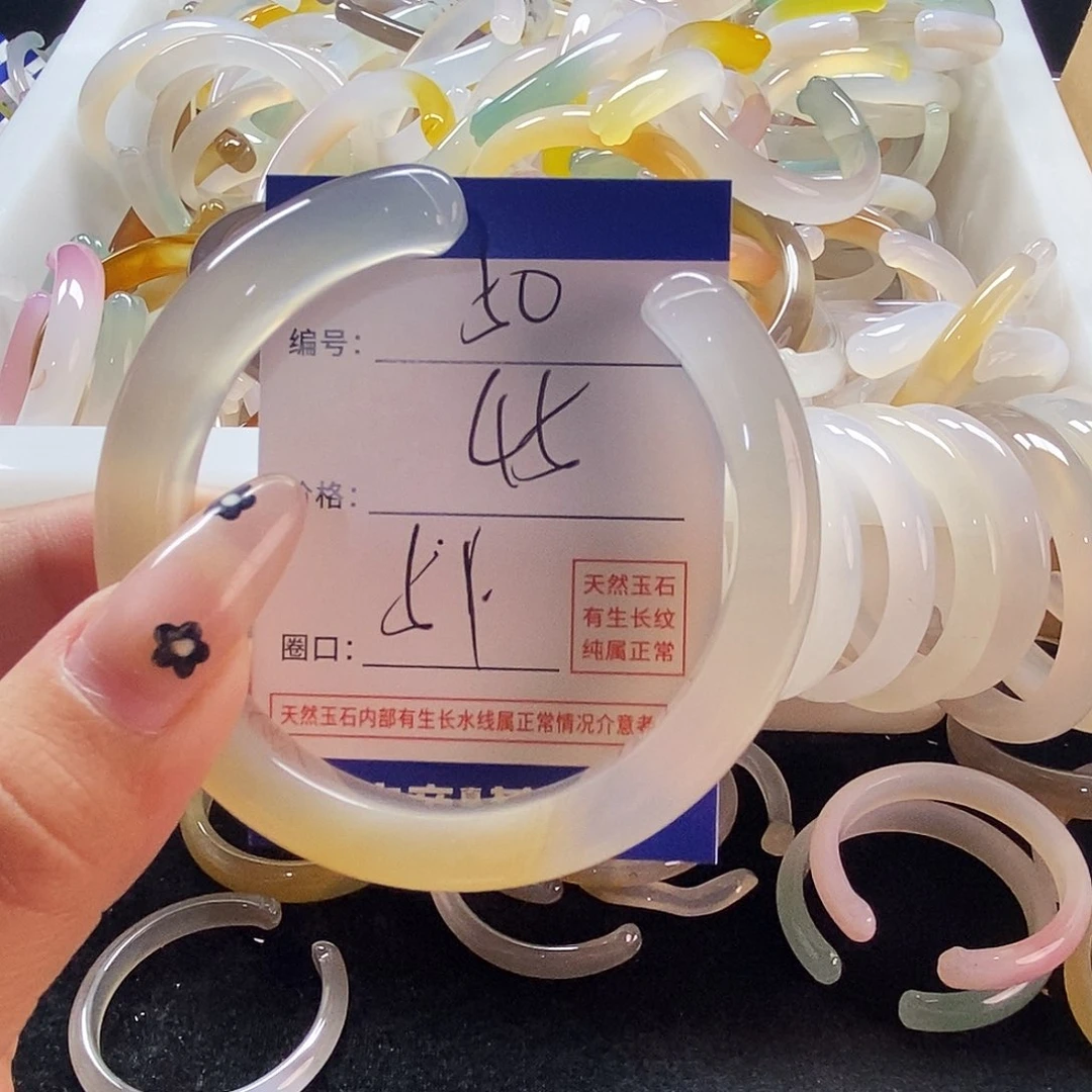 玛瑙/玉髓手镯未镶嵌50