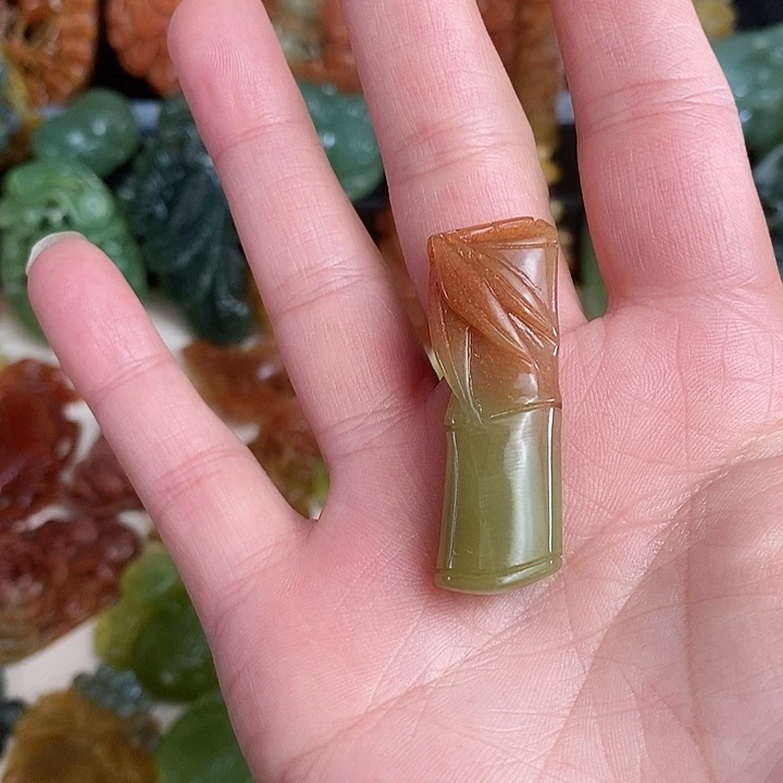 未镶嵌蛇纹石玉颈饰