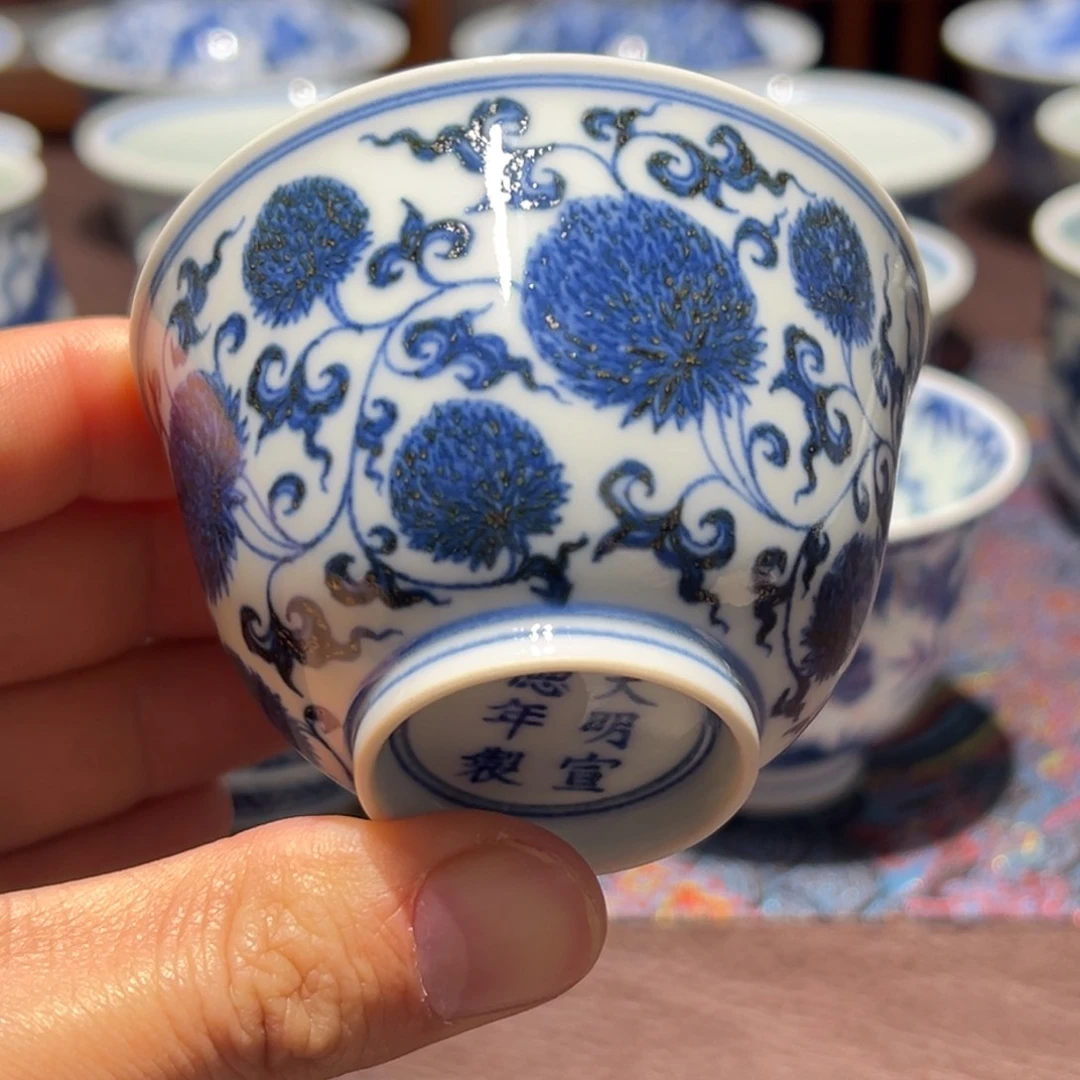 杯青花缠枝团菊主人杯口径约7.5厘米