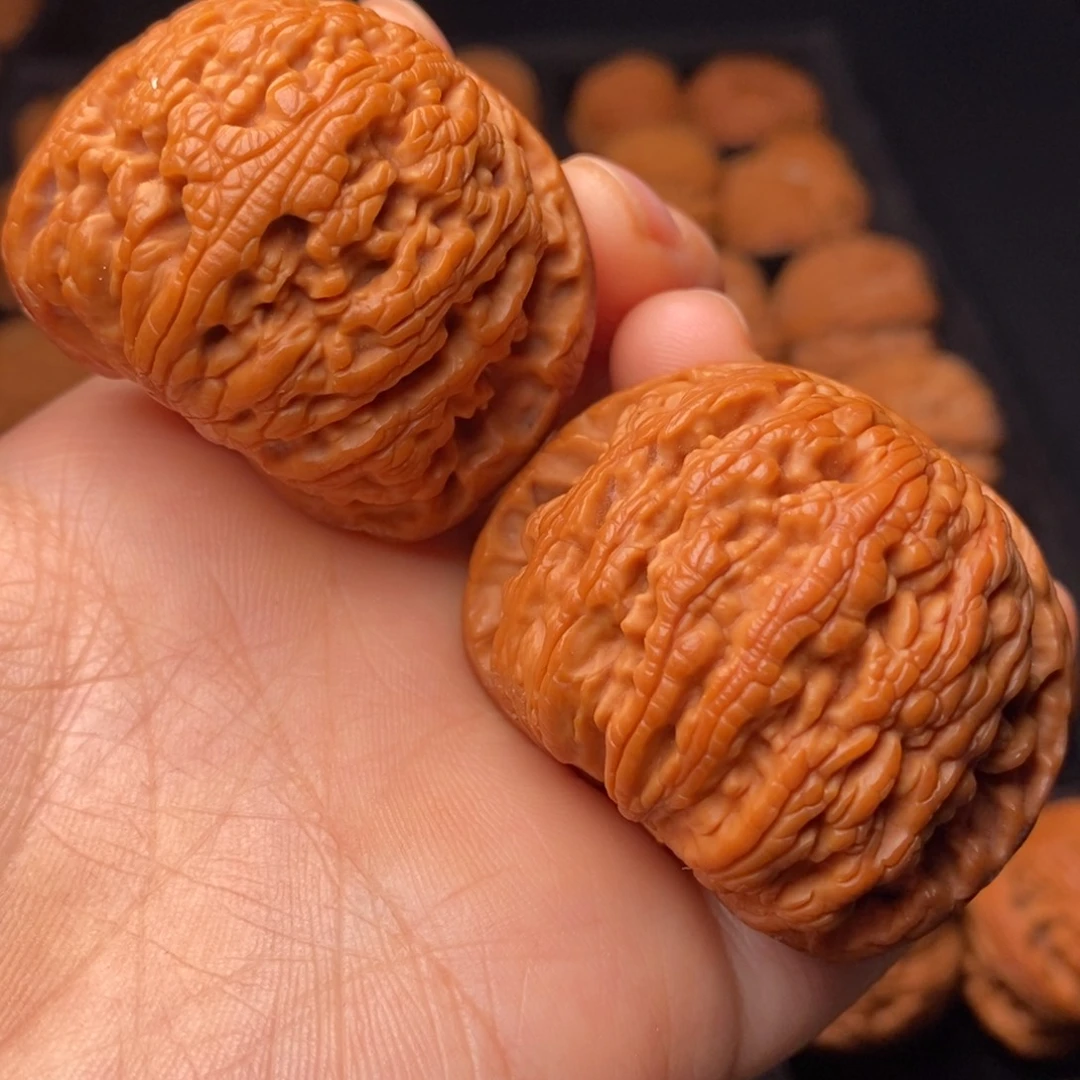 文玩核桃把件秦岭野生核桃