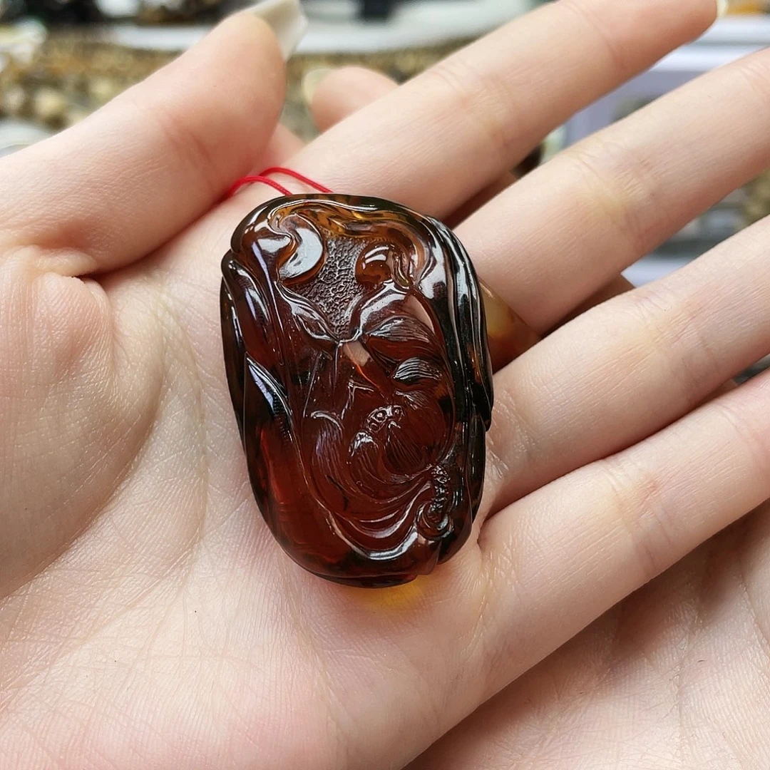 。***，琥珀未镶嵌裸石抚顺琥珀雕刻件血珀