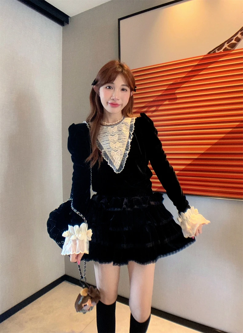 JENNIFER JXLIU 秋冬～黑色丝绒蕾丝蝴蝶结泡泡喇叭袖修身弹力上衣