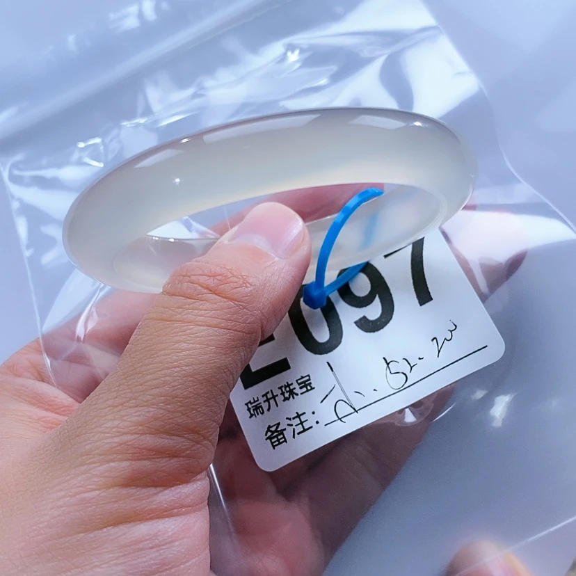 【闪购商品】手镯玛瑙/玉髓未镶嵌小****?