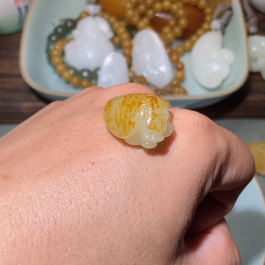 吊坠(不含链)未镶嵌和田玉（子料）s****e