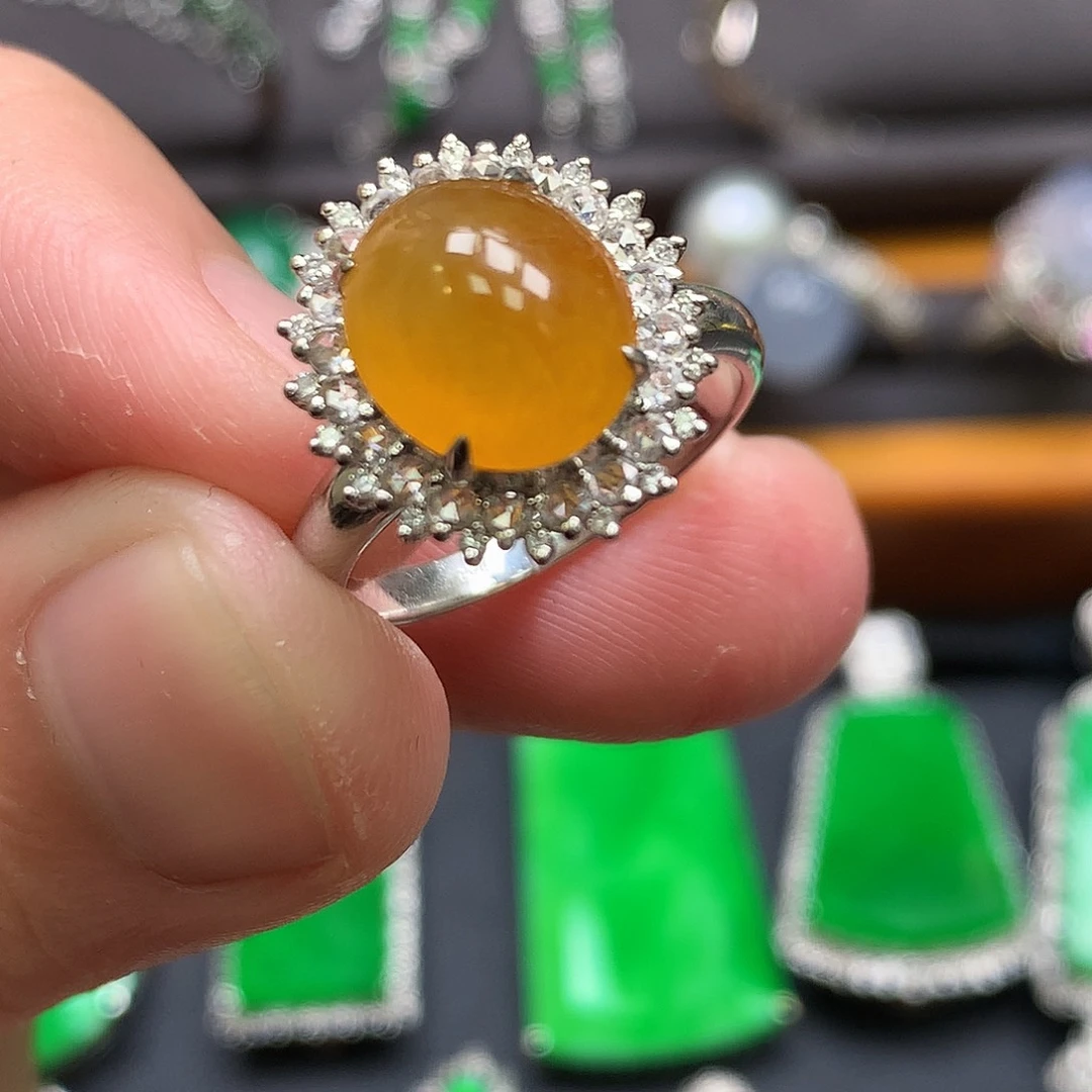 翡翠18K金镶嵌戒指